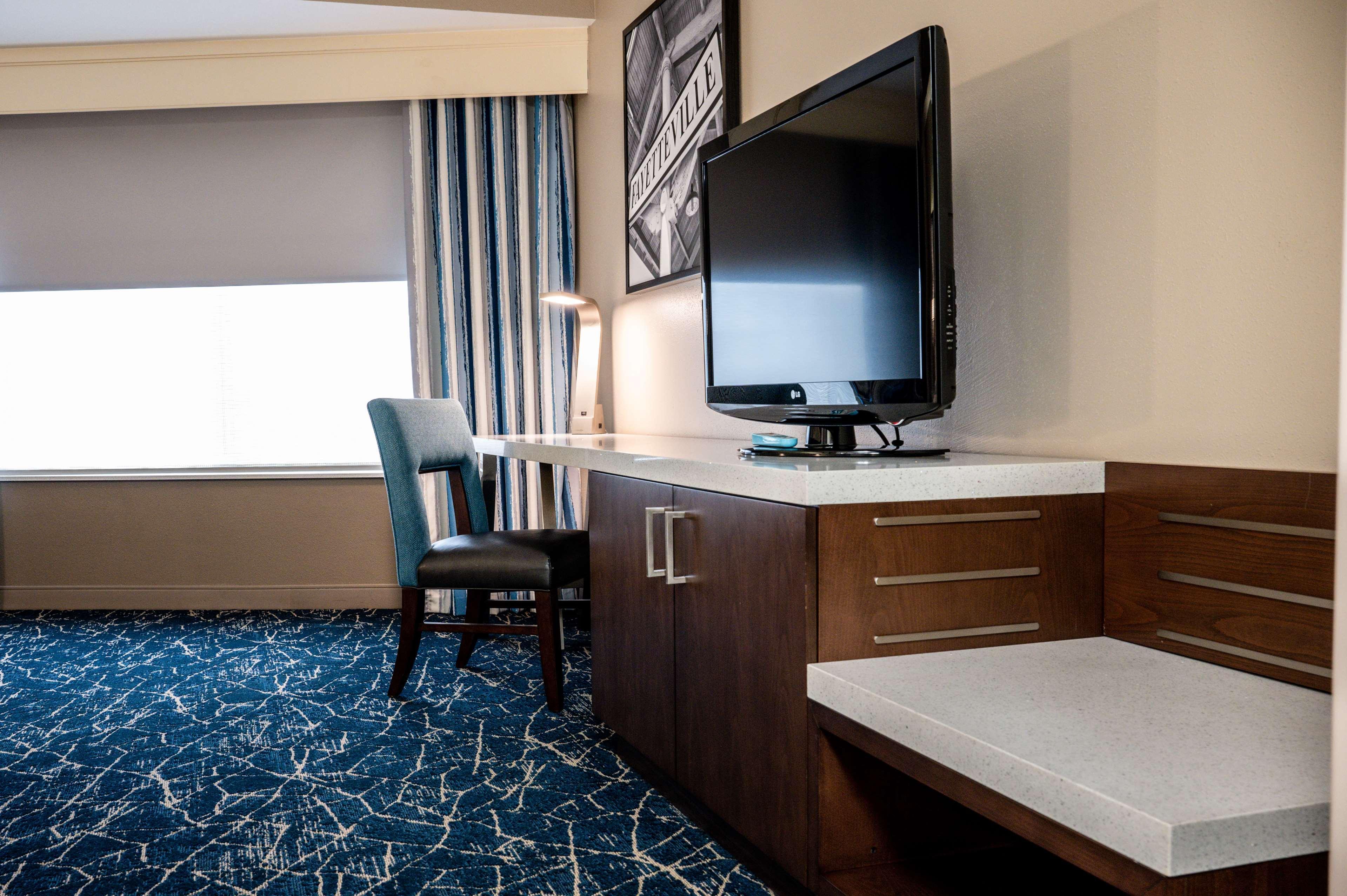 Hilton Garden Inn Fayetteville/Fort Bragg Exterior photo