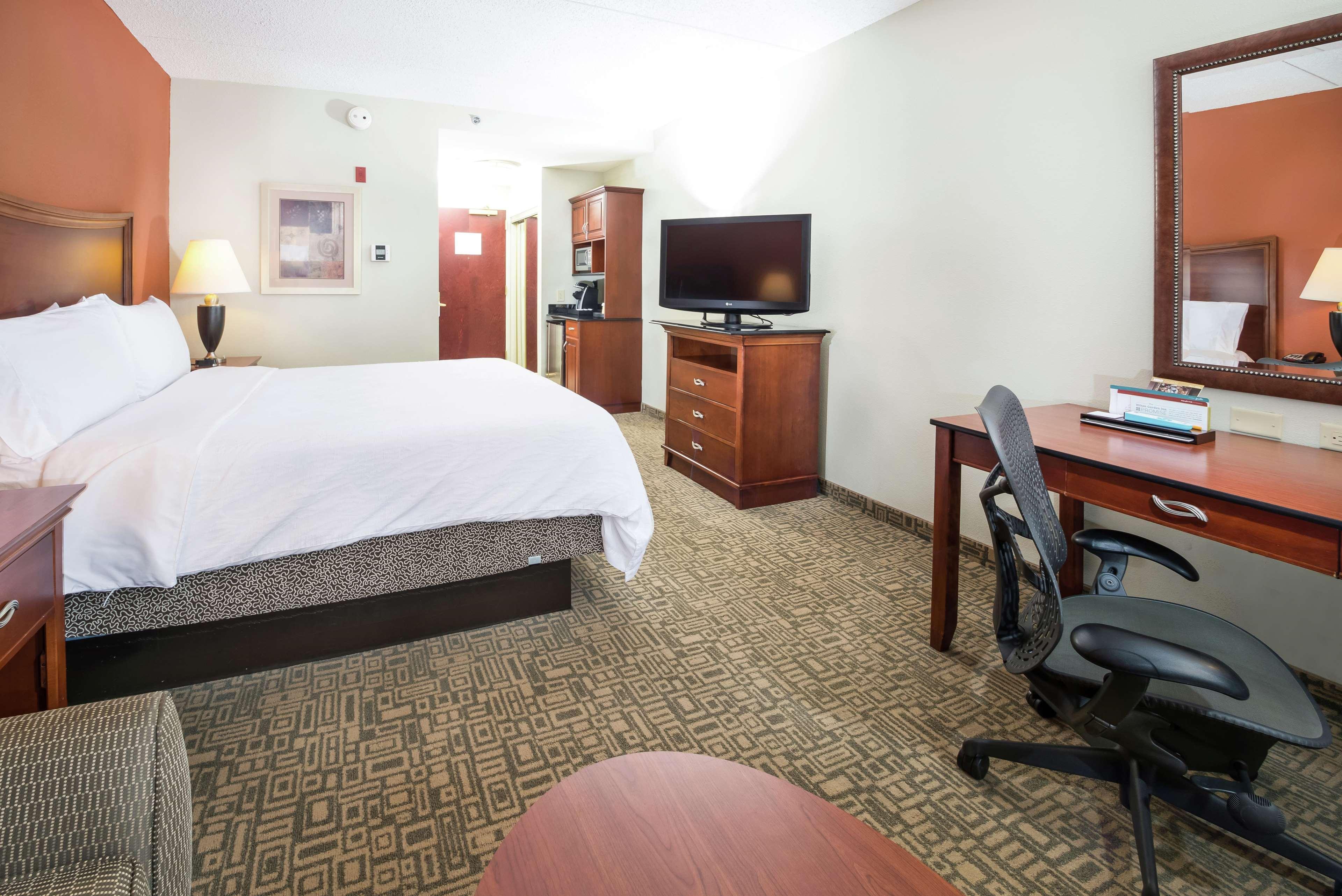 Hilton Garden Inn Fayetteville/Fort Bragg Exterior photo