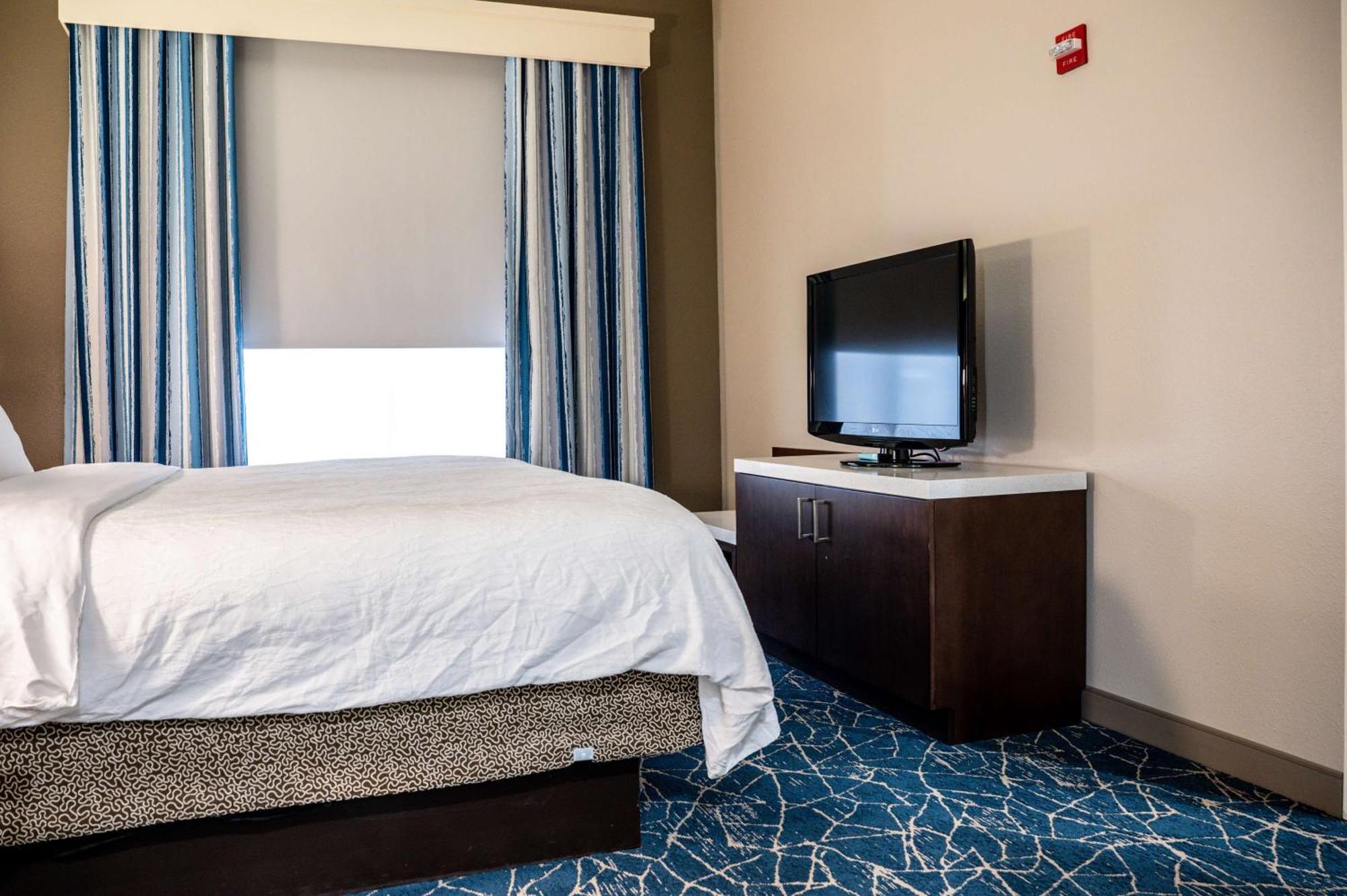 Hilton Garden Inn Fayetteville/Fort Bragg Exterior photo