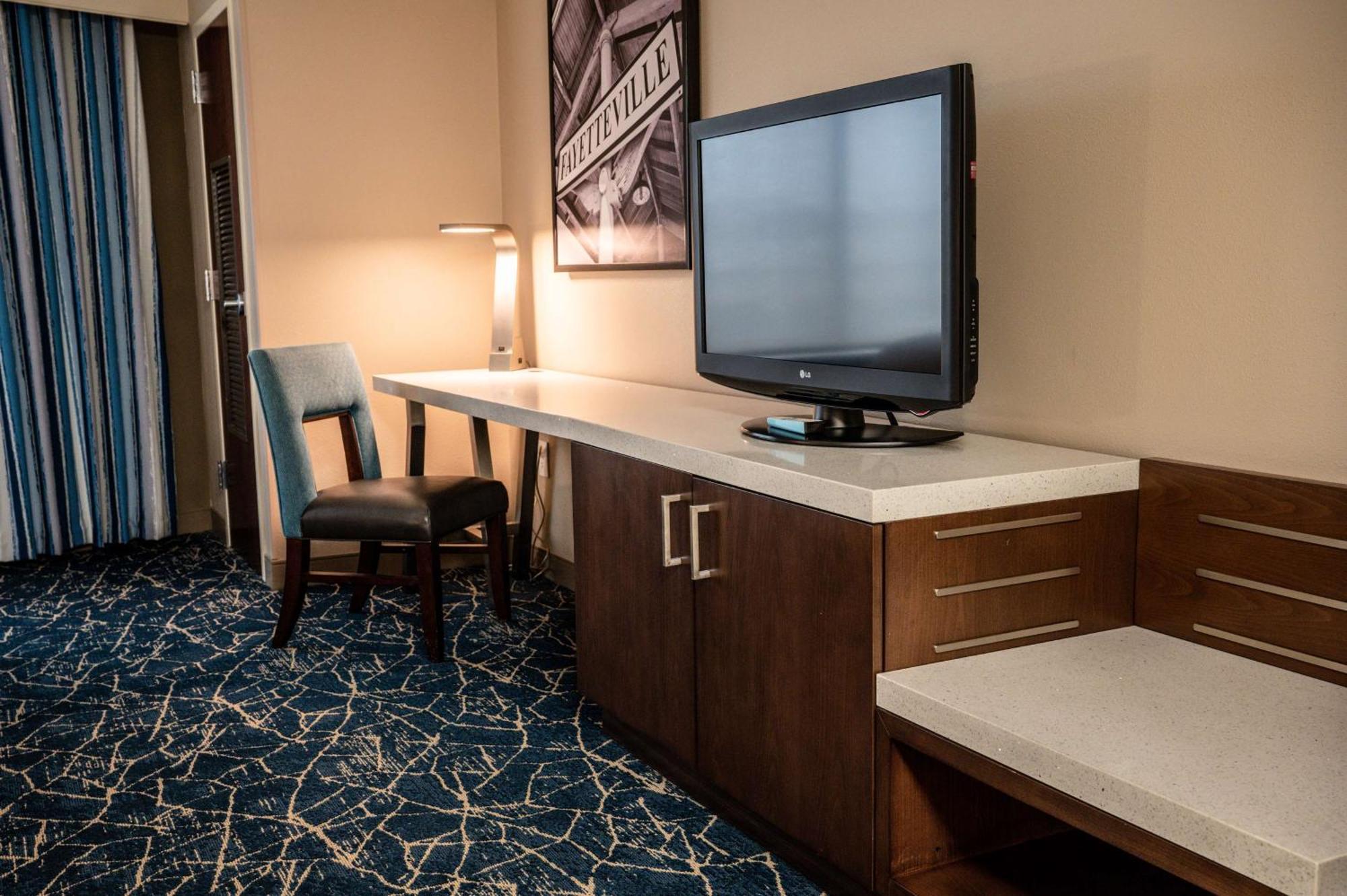 Hilton Garden Inn Fayetteville/Fort Bragg Exterior photo