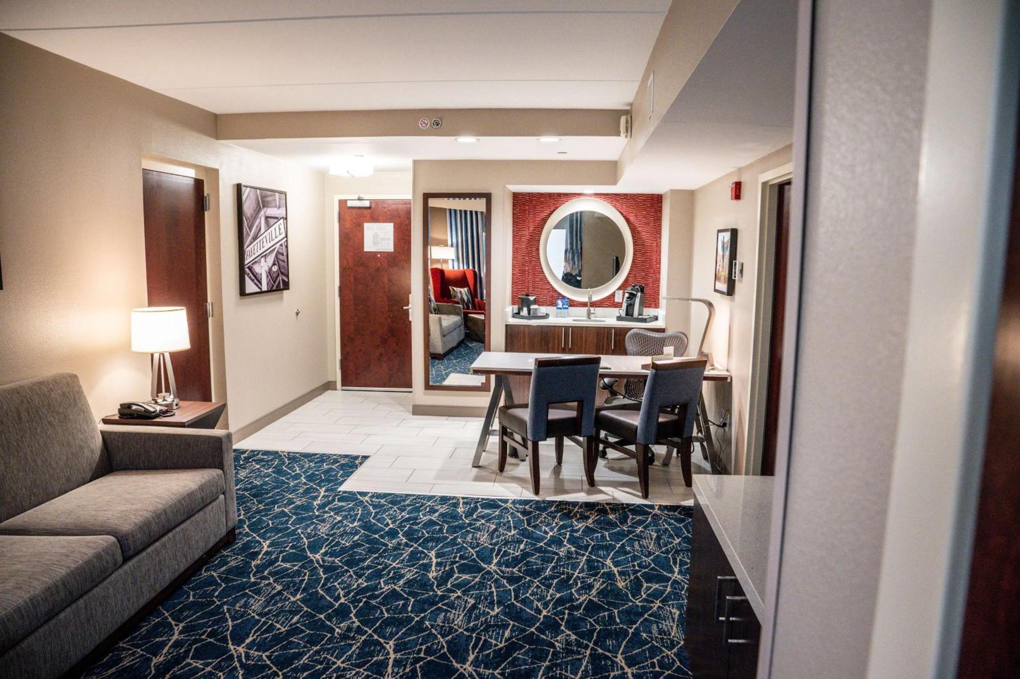 Hilton Garden Inn Fayetteville/Fort Bragg Exterior photo