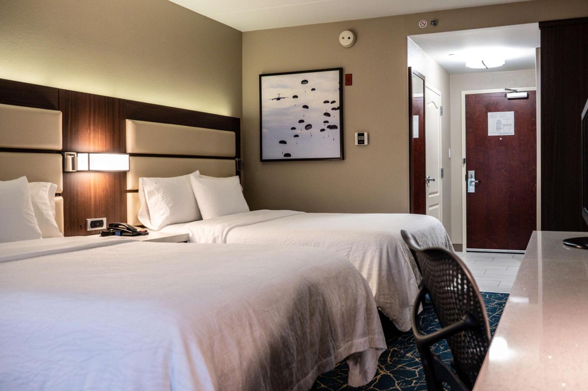 Hilton Garden Inn Fayetteville/Fort Bragg Exterior photo
