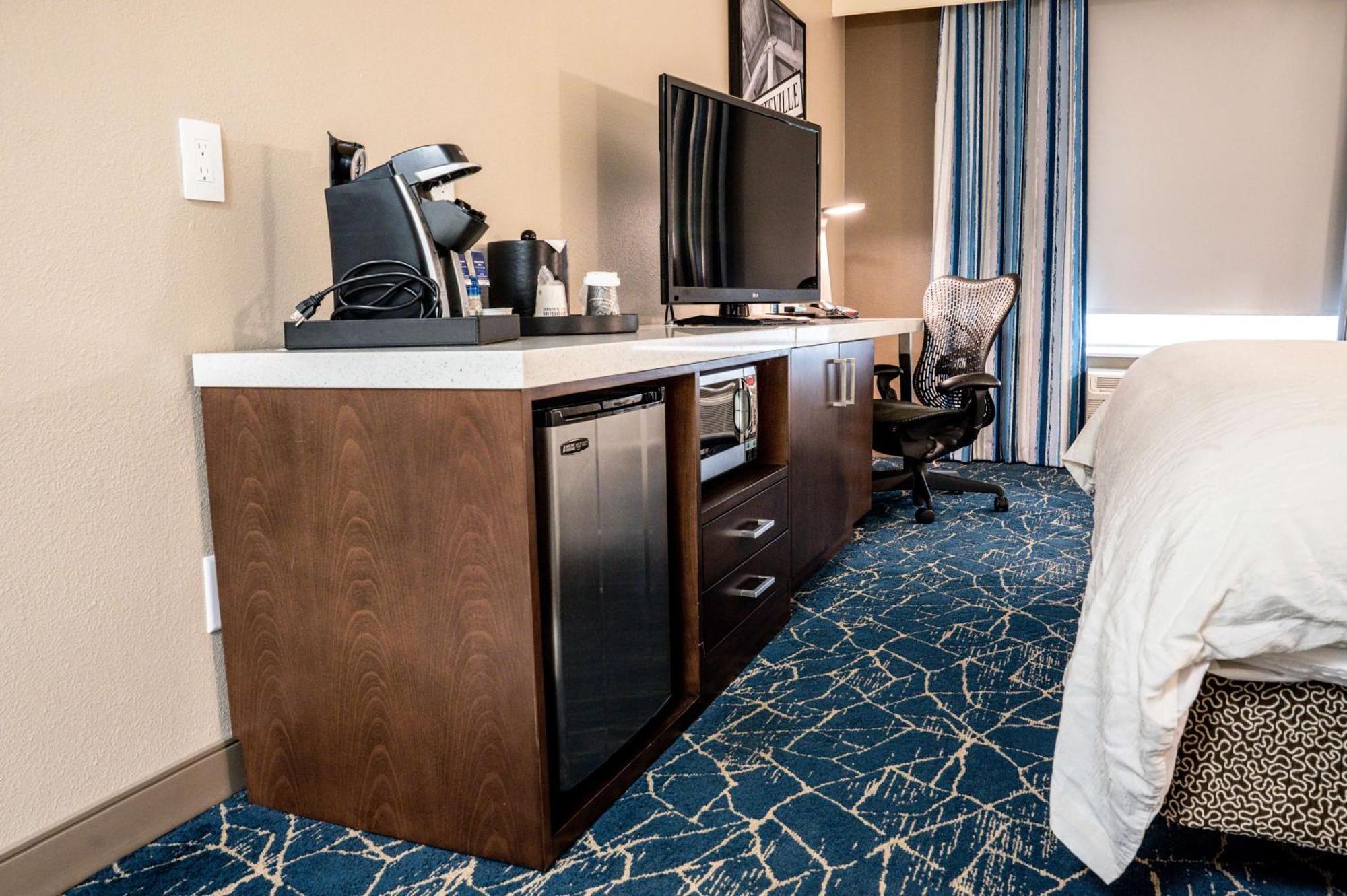 Hilton Garden Inn Fayetteville/Fort Bragg Exterior photo